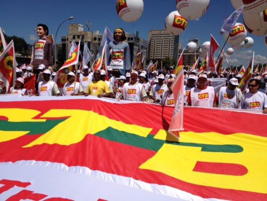 CTB-RS participou da 7ª Marcha das Centrais Sindicais e dos Movimentos Sociais com mais de 300 trabalhadores rurais e urbanos.
