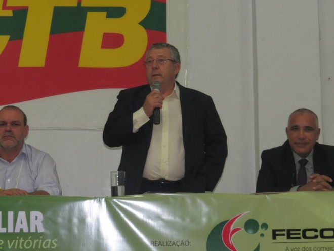 Gilberto Cremonese e Gilberto Santos falaram sobre trabalho em domingo e feriados, na parte da tarde (Fonte: Fecosul)
